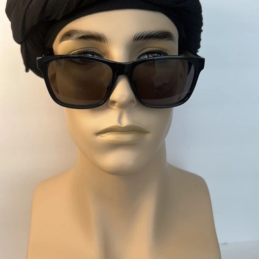 Authentic- New - GUCCI Grey Rectangular Men's Sunglasses GG0746S 001 57